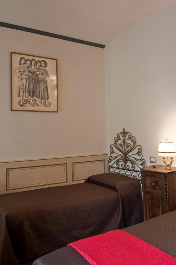 Dolce Rosa ♡ Centro Storico Bed & Breakfast 3*